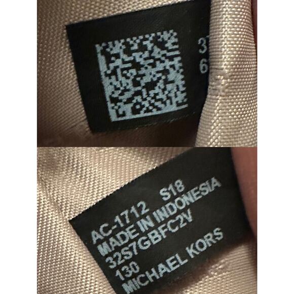 Michael Kors Bedford Signature Flat Crossbody Bag Vanilla NWOT Authentic w/ Dust - Picture 15 of 16